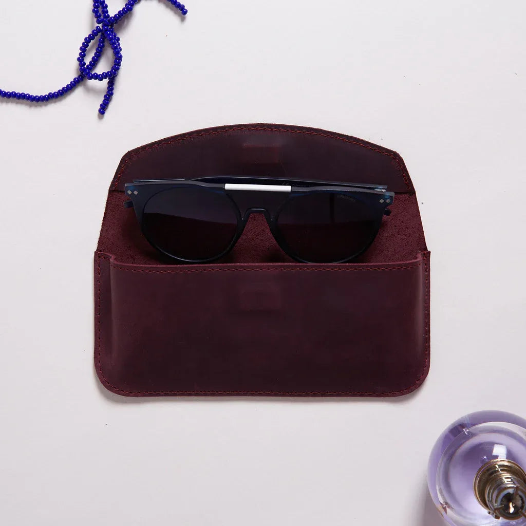 Ellet vintage leather eyeglass case - INCARNE® Global