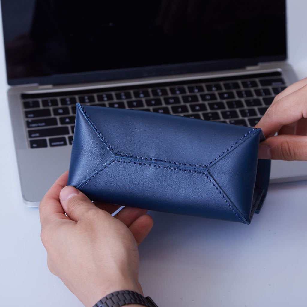 Wire Keeper Organizer na kable, mysz i adaptery z klasycznej skóry