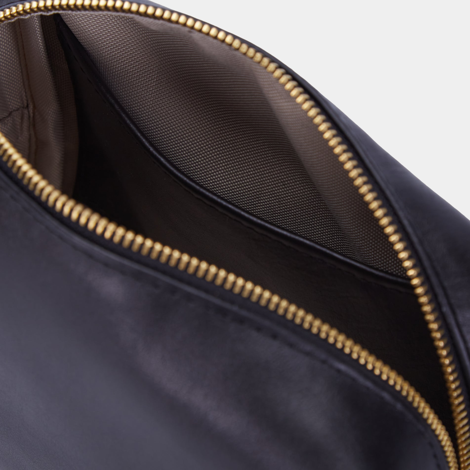 Mirage Medium Cosmetic Bag, black