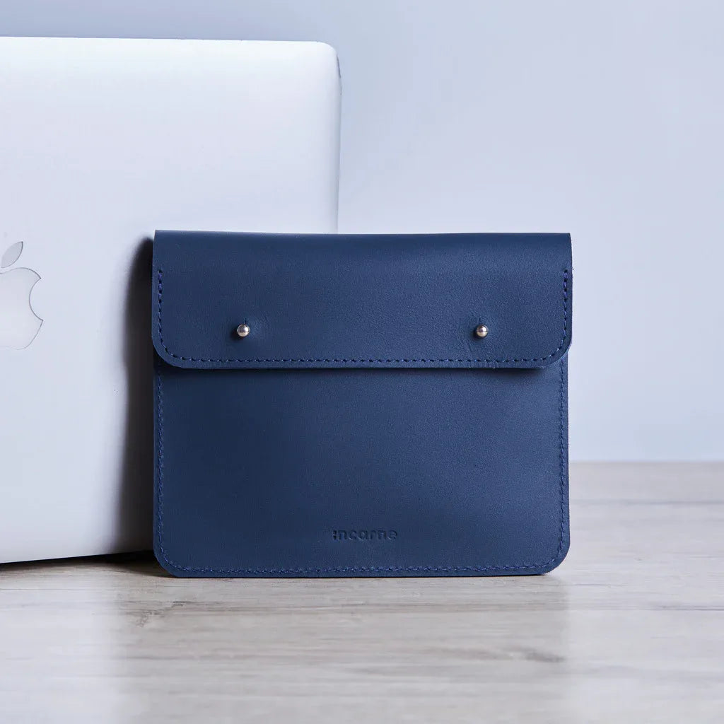 Keep Charger, Cable, and Mouse Organizer in classic leather - INCARNE® Global