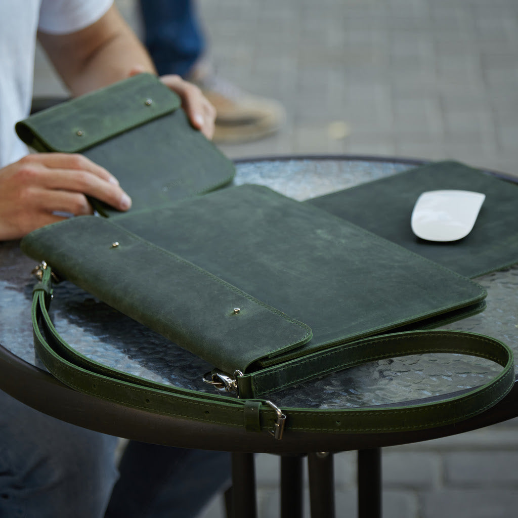 Set cadou: Neat husa de laptop + organizator pentru cabluri Keep + mousepad Word