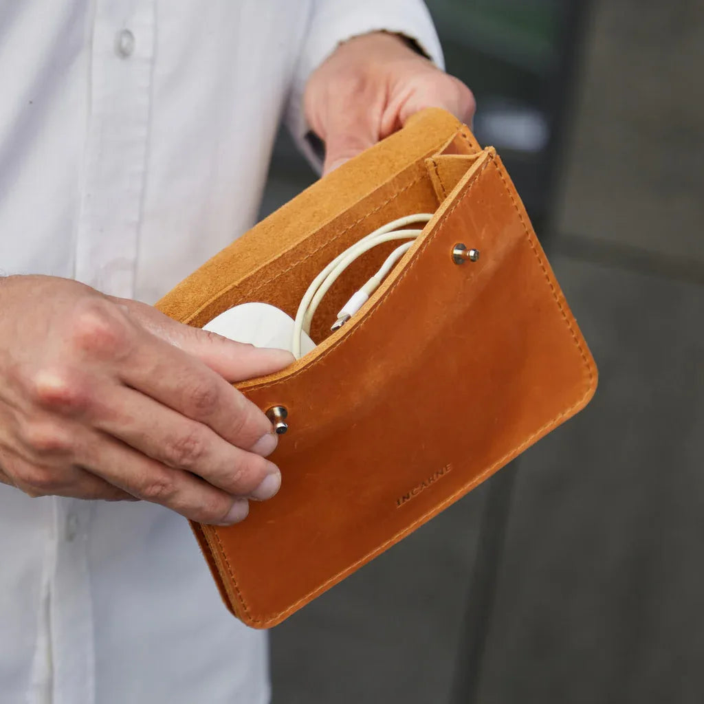 Keep Charger, Cable, and Mouse Organizer in vintage leather - INCARNE® Global