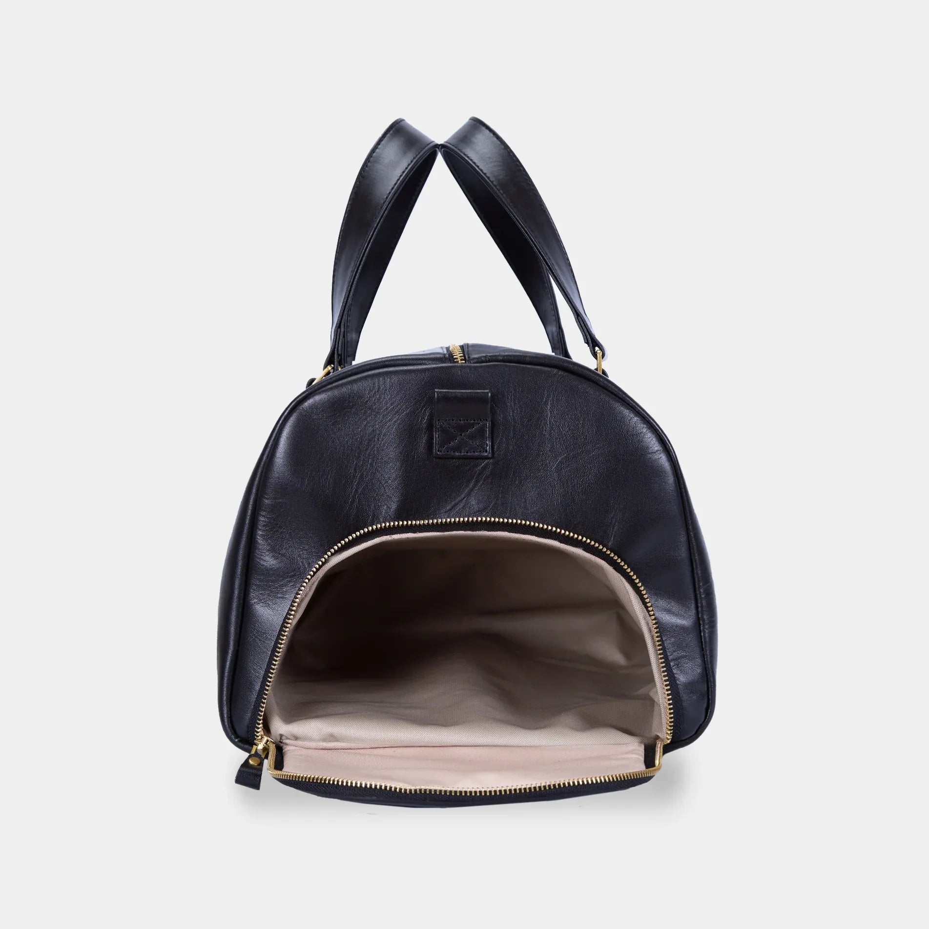 Nomad leather holdall with adjustable shoulder strap attached and reinforced bottom for travel and business trips