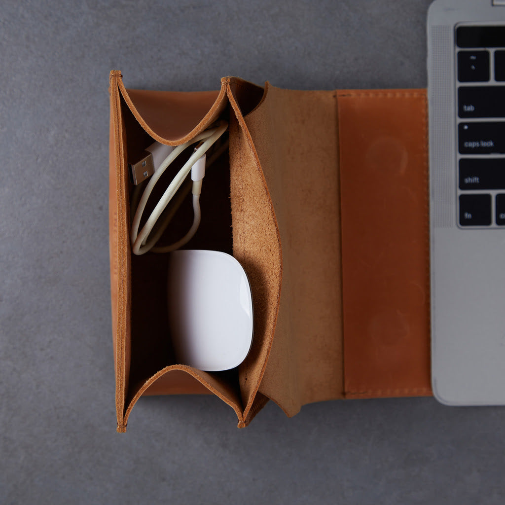 Wire Keeper skórzany organizer na kable, mysz, adaptery