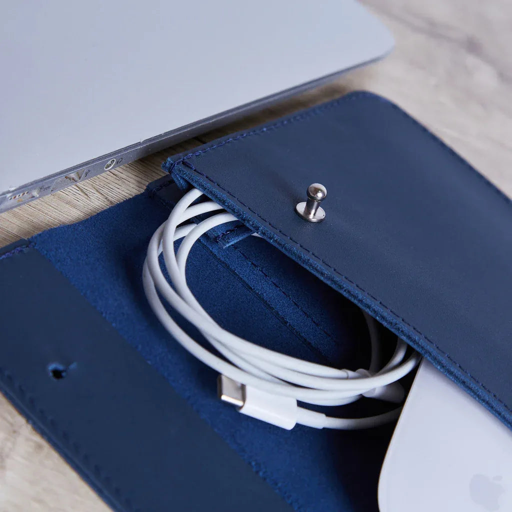 Keep Charger, Cable, and Mouse Organizer in classic leather - INCARNE® Global