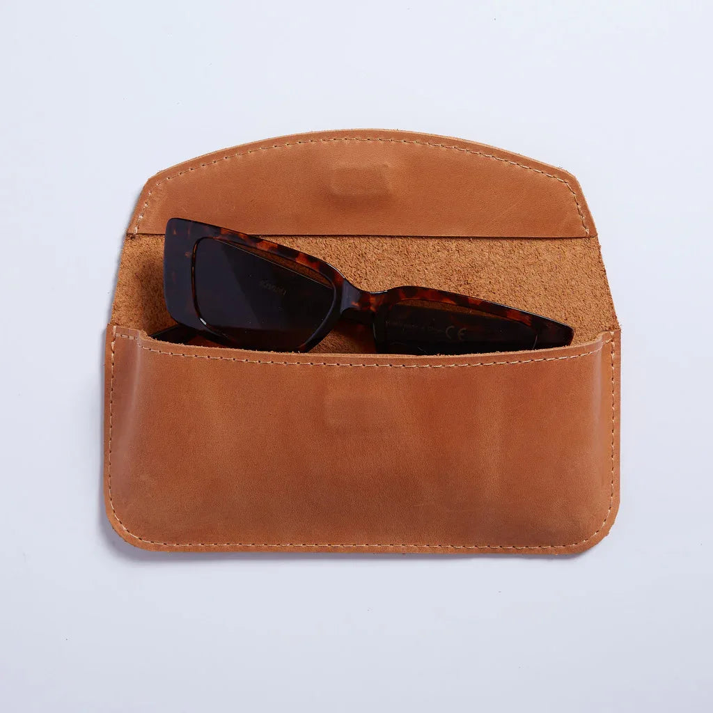 Ellet vintage leather eyeglass case - INCARNE® Global