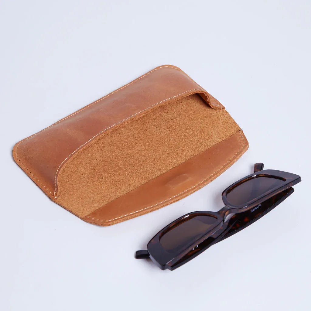 Ellet vintage leather eyeglass case - INCARNE® Global