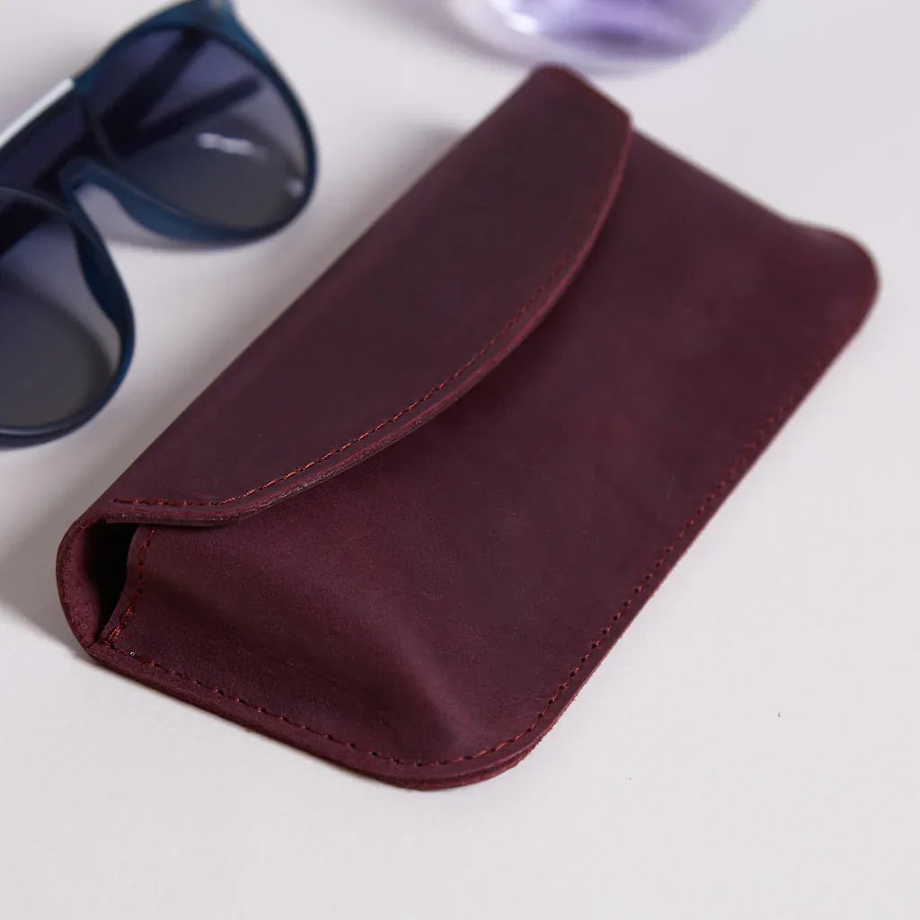 Ellet vintage leather eyeglass case - INCARNE® Global