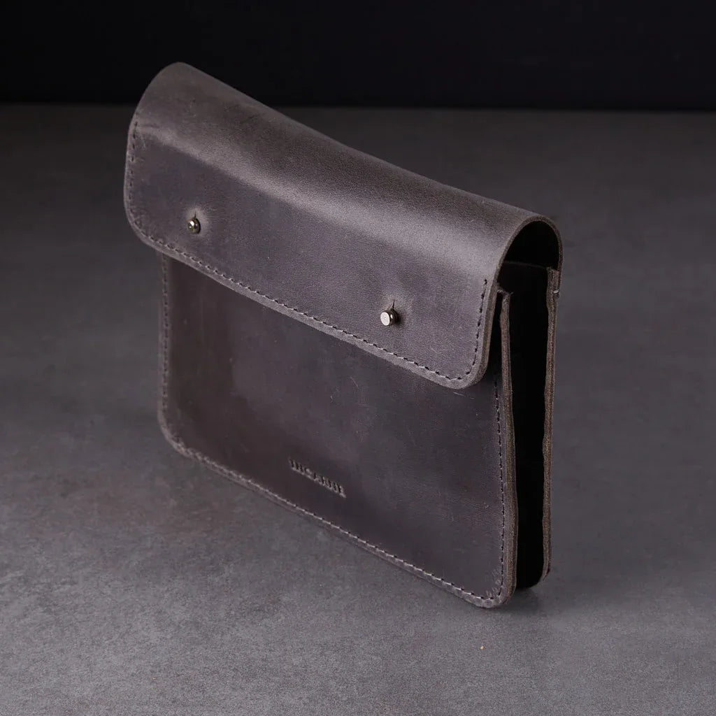 Keep Charger, Cable, and Mouse Organizer in vintage leather - INCARNE® Global