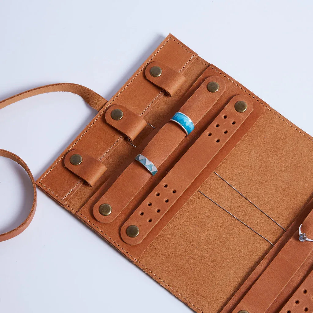 Beauty Weekend vintage leather jewelry organizer - INCARNE® Global