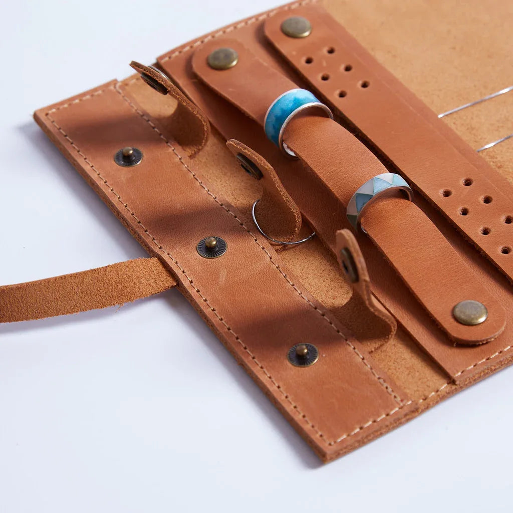 Beauty Weekend vintage leather jewelry organizer - INCARNE® Global