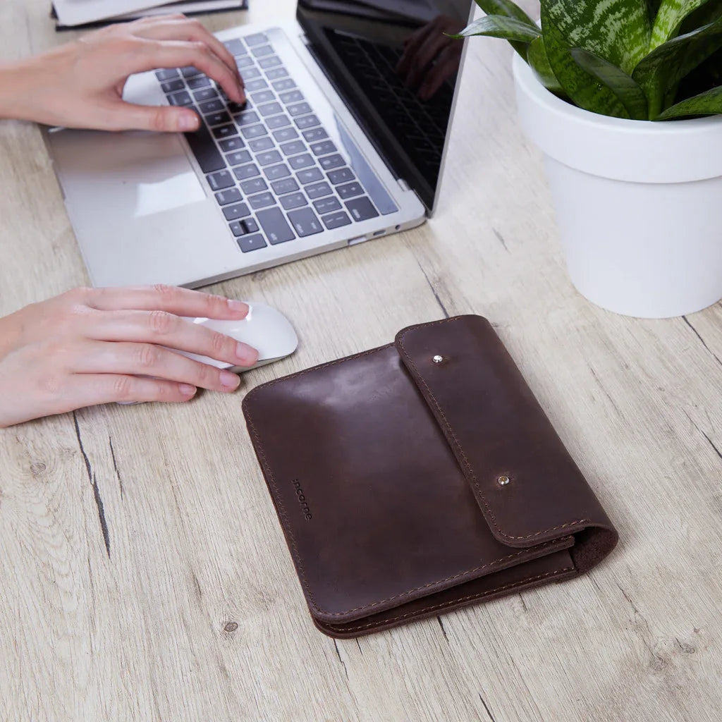 Keep Charger, Cable, and Mouse Organizer in vintage leather - INCARNE® Global