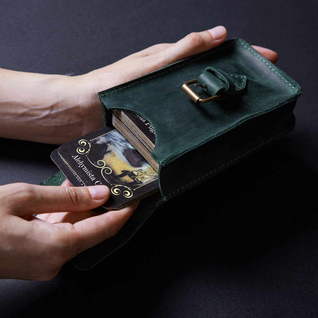 Suport din piele pentru tarot