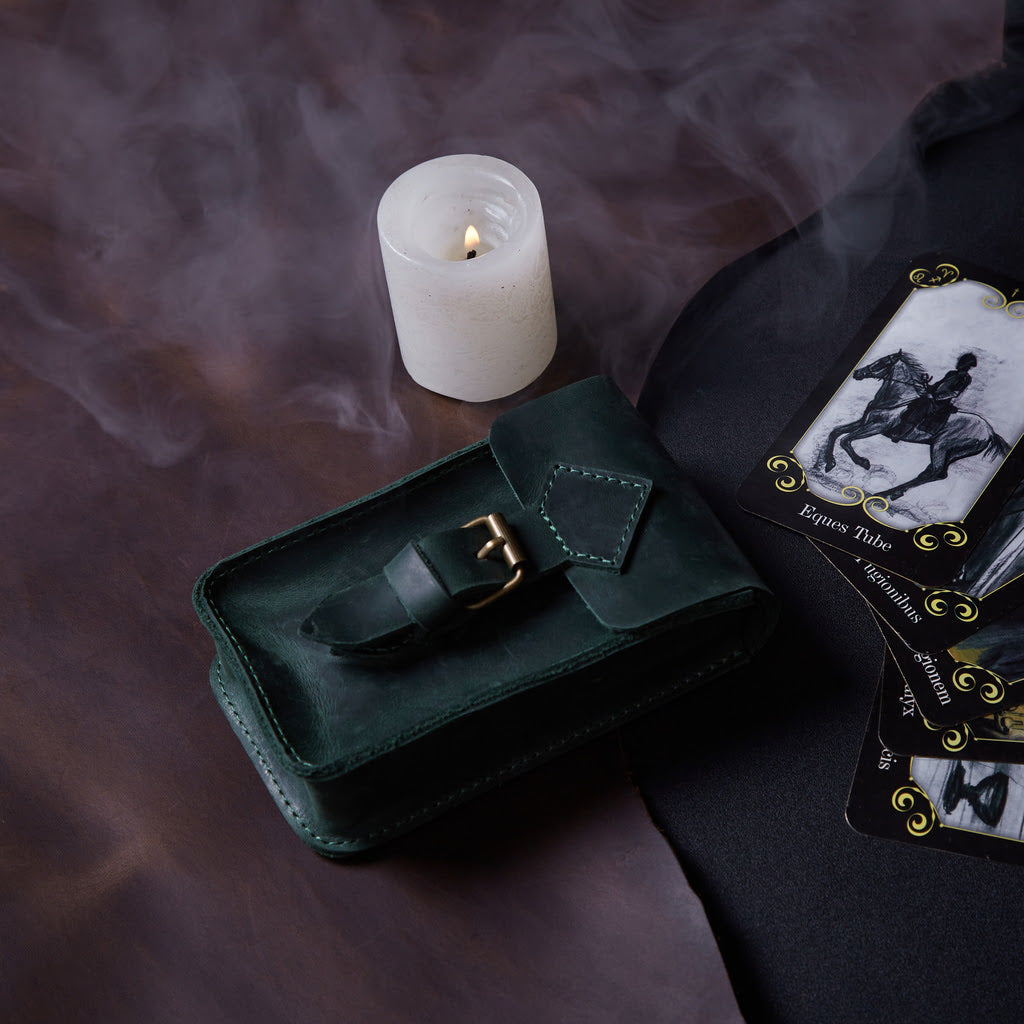 Suport din piele pentru tarot