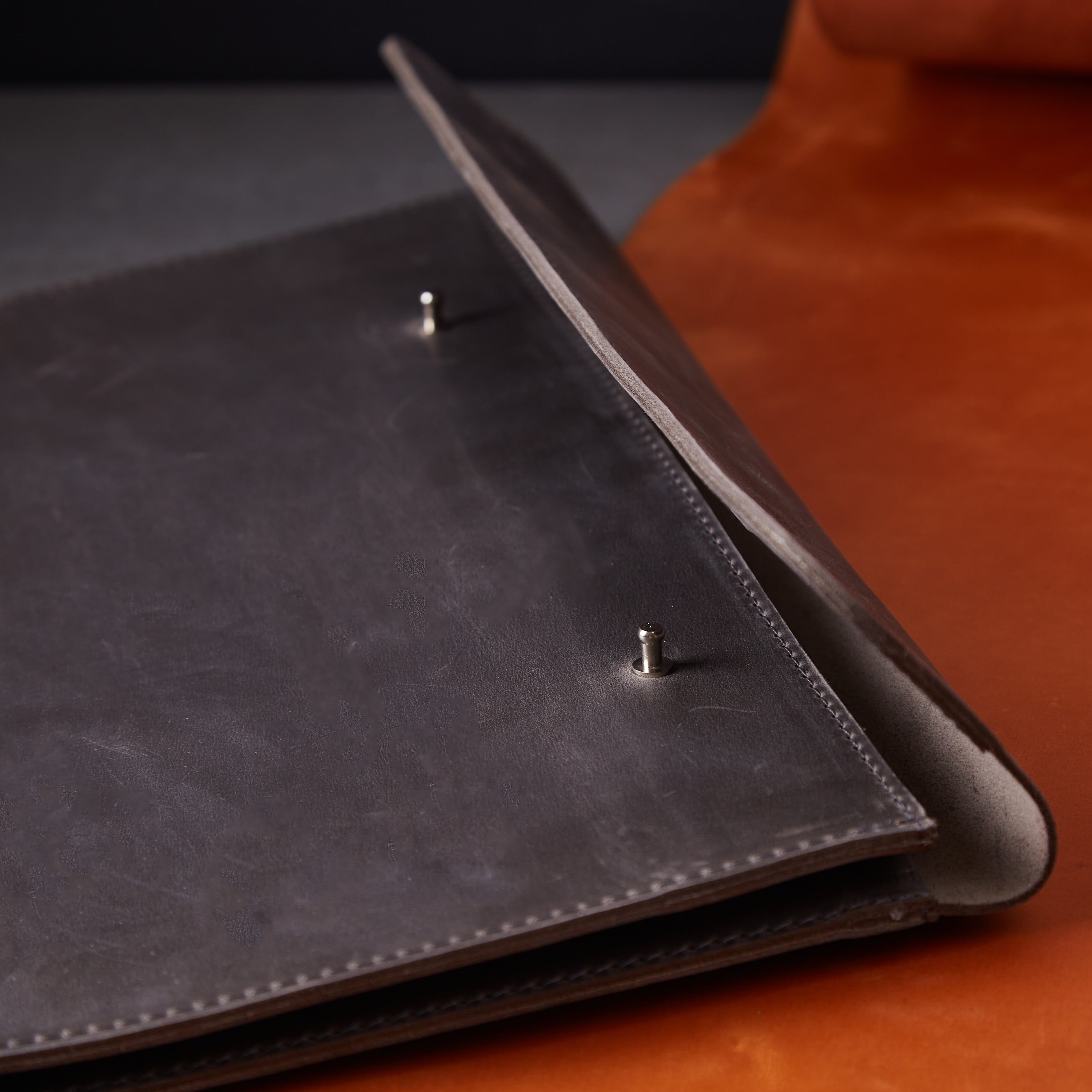 Elegancka osłona na laptopa, szara (vintage)
