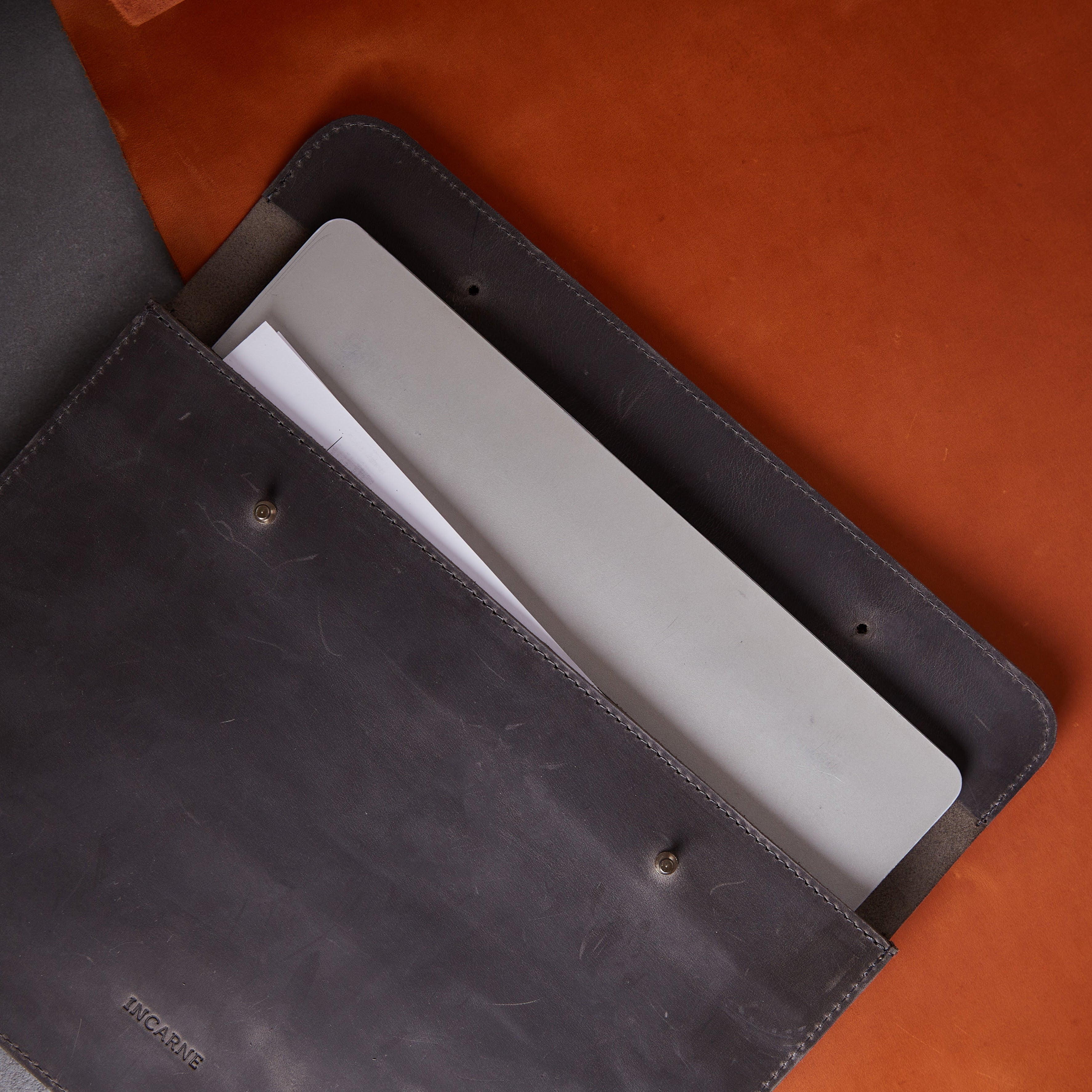 Elegancka osłona na laptopa, szara (vintage)