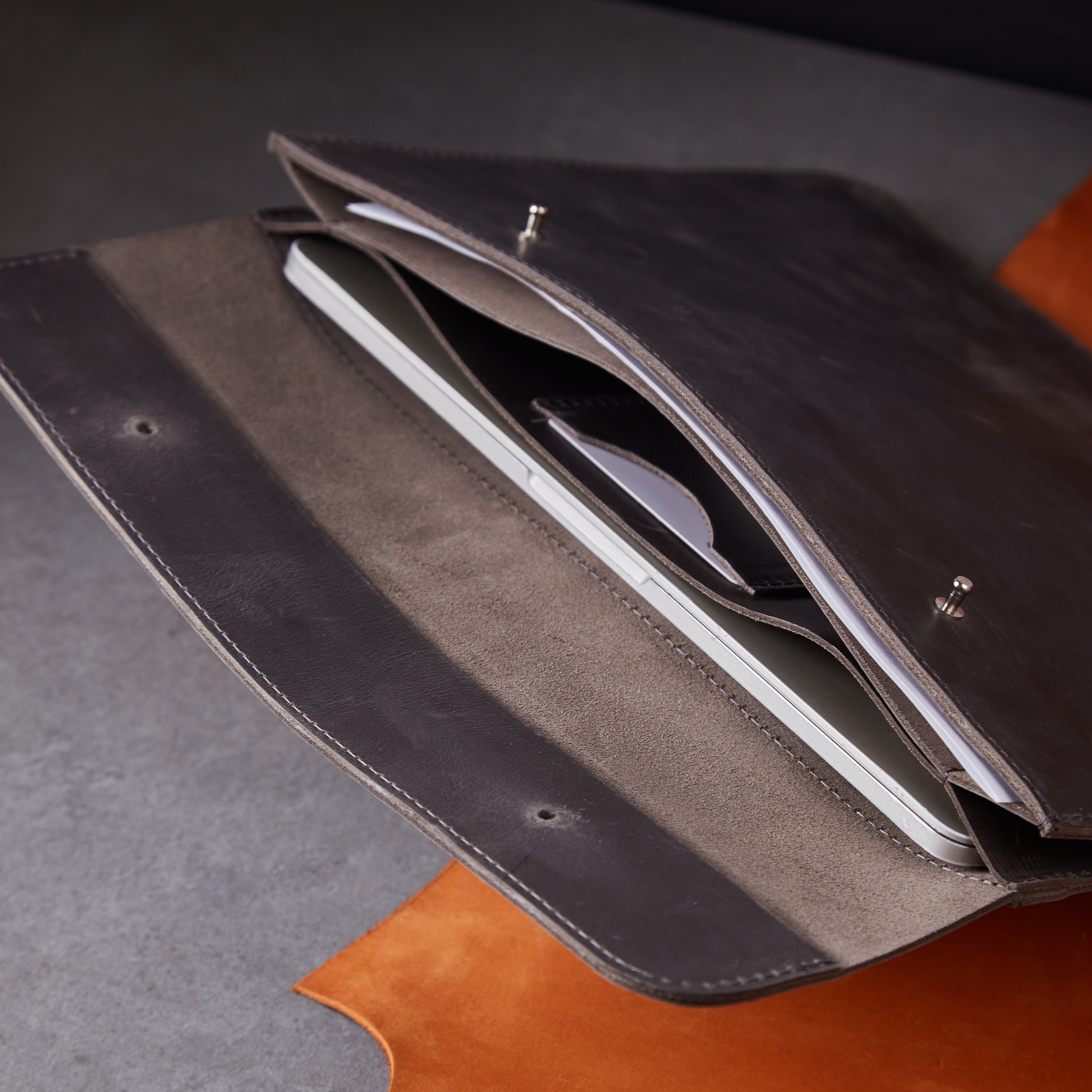 Elegancka osłona na laptopa, szara (vintage)