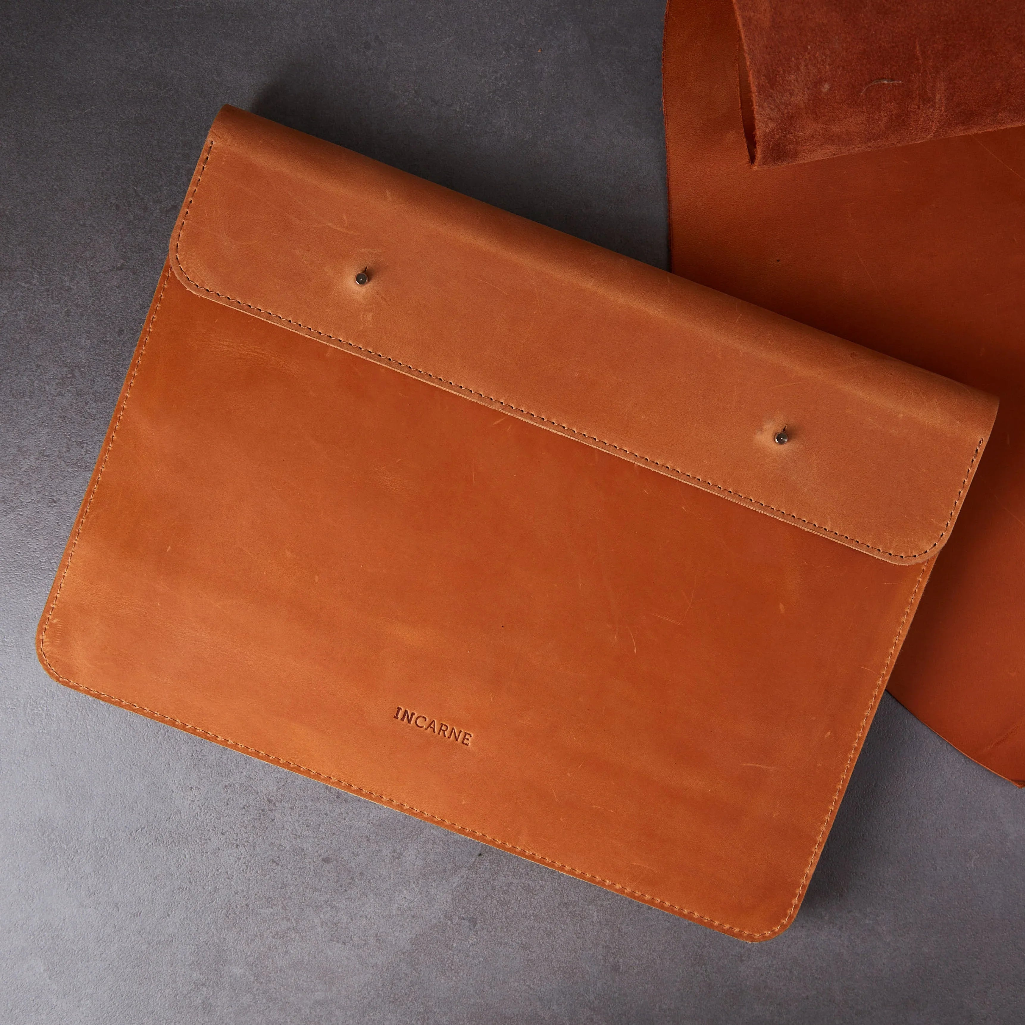 Neat Laptop Sleeve, Cognac (vintage) - INCARNE® Global