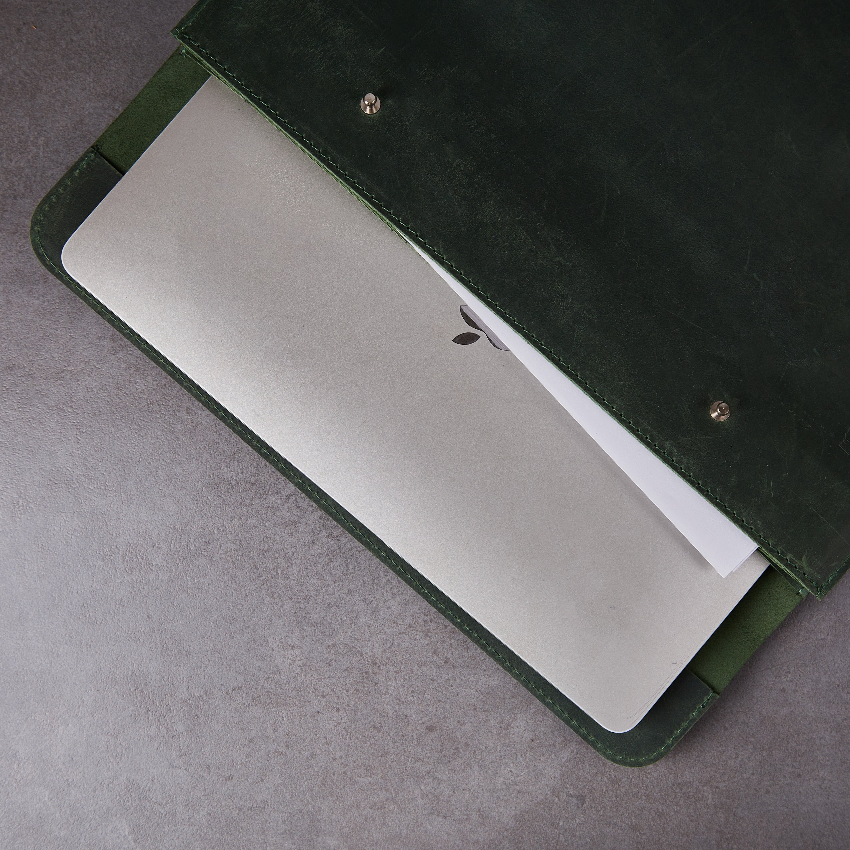 Elegancka zielona (vintage) torba na laptopa