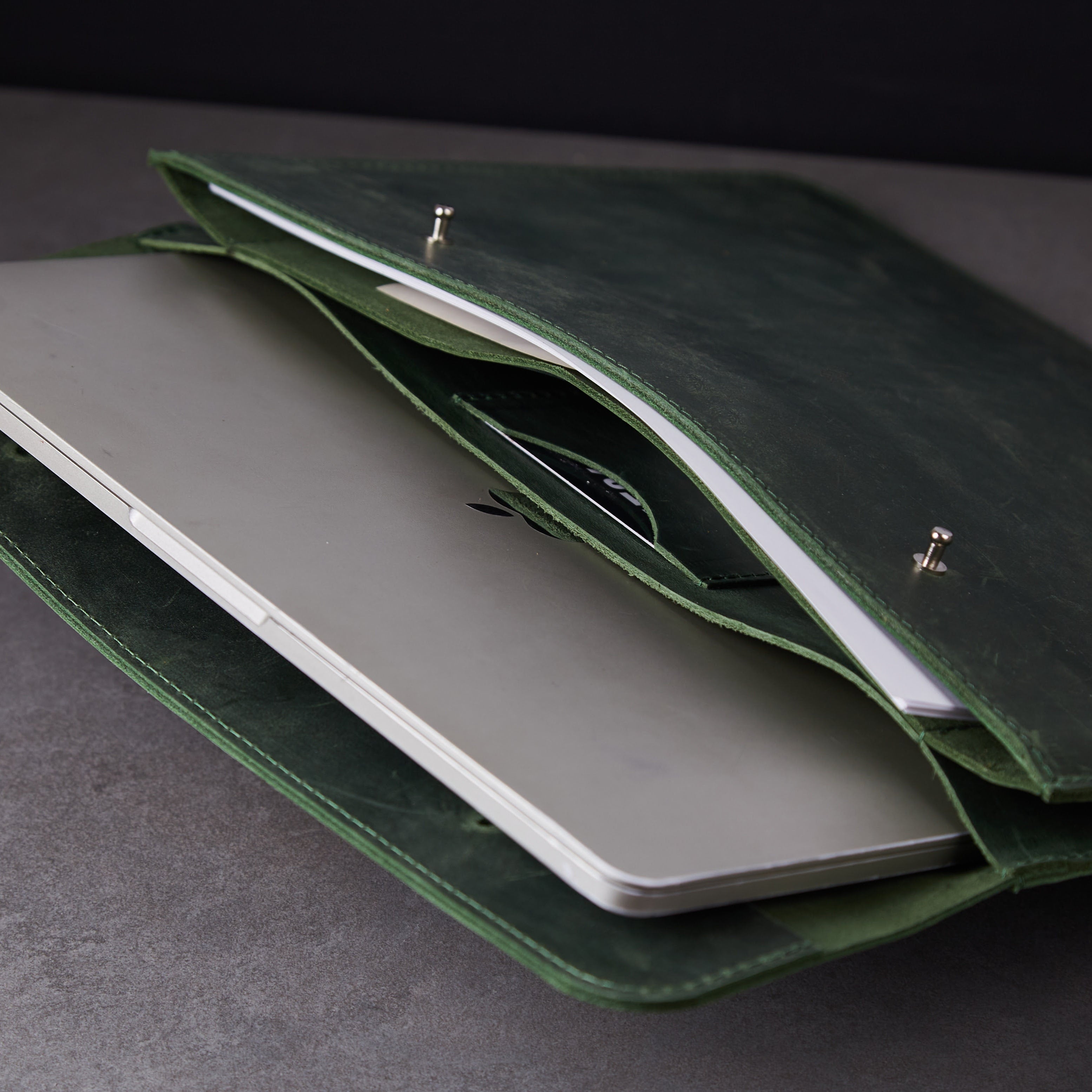 Elegancka zielona (vintage) torba na laptopa