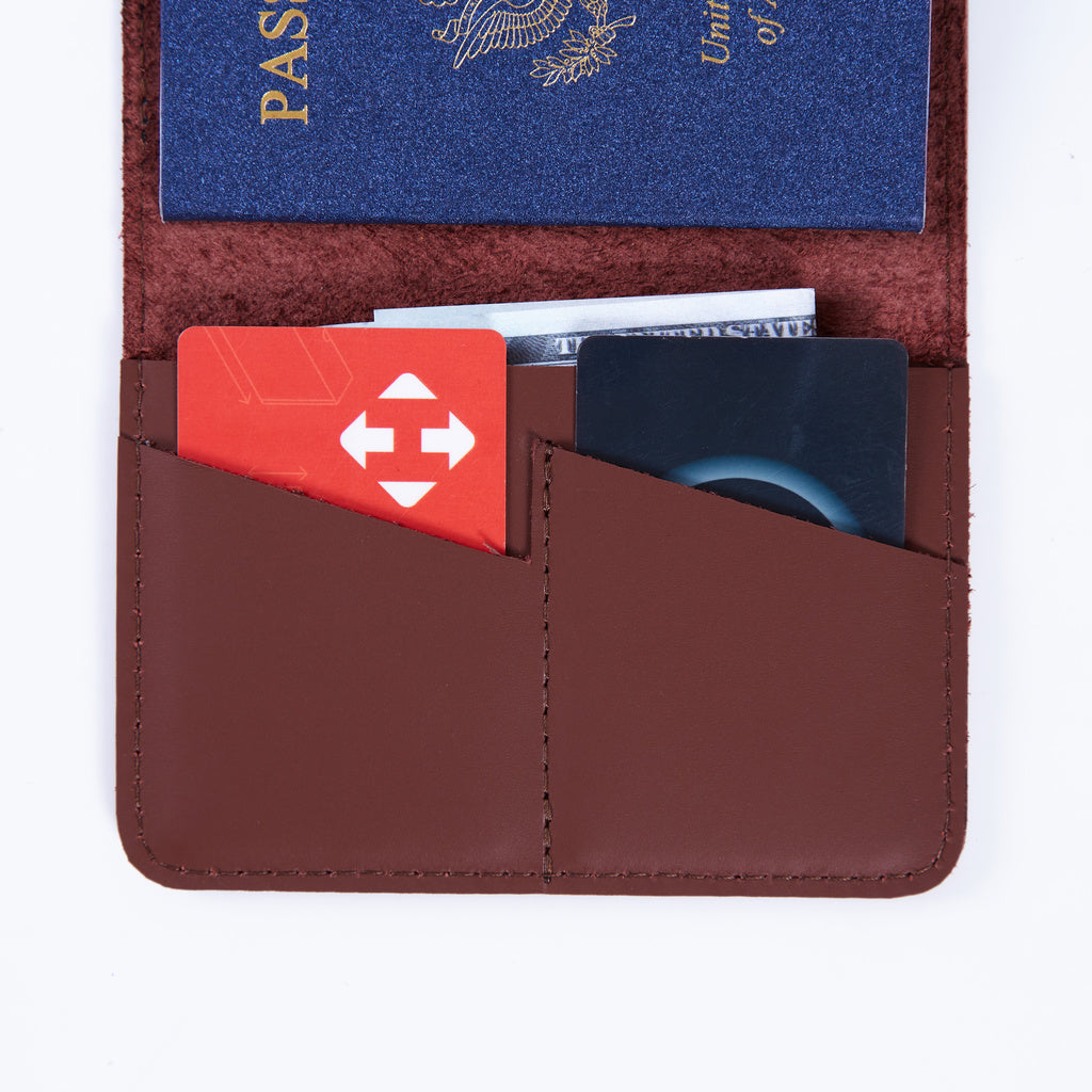 Etui na paszport Smart Journey do podróży z uchwytem AirTag i kartami wykonane z klasycznej skóry