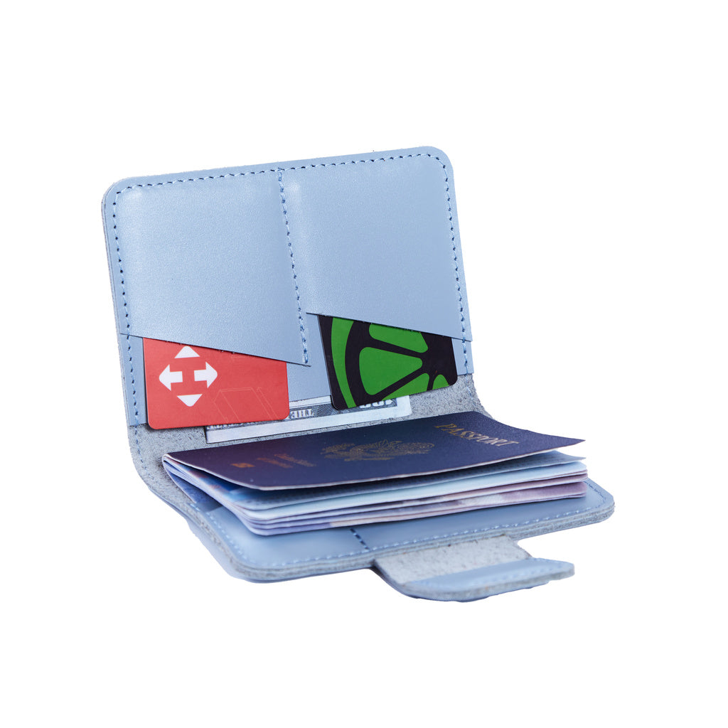 Etui na paszport Smart Journey do podróży z uchwytem AirTag i kartami wykonane z klasycznej skóry