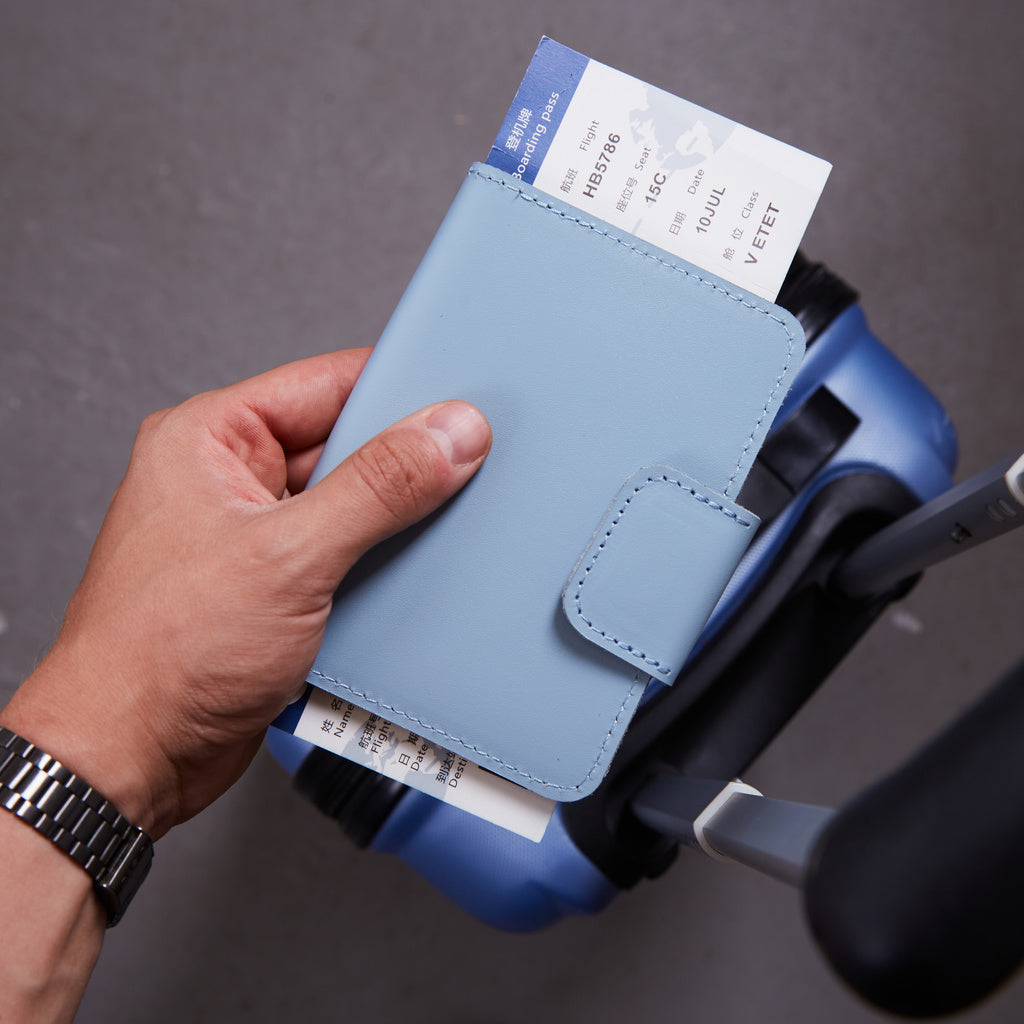 Etui na paszport Smart Journey do podróży z uchwytem AirTag i kartami wykonane z klasycznej skóry