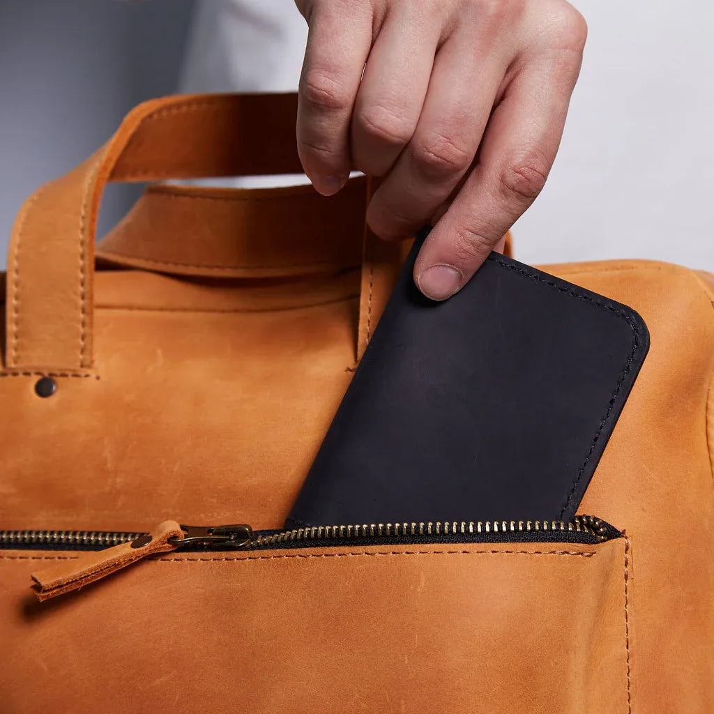 Leather holder for ID card and driver's license - INCARNE® Global