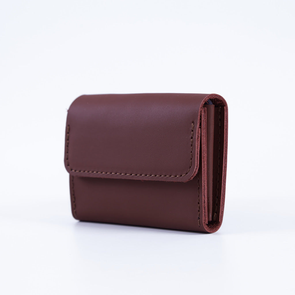 Lean Compact RFID-blocking wallet made of classic leather