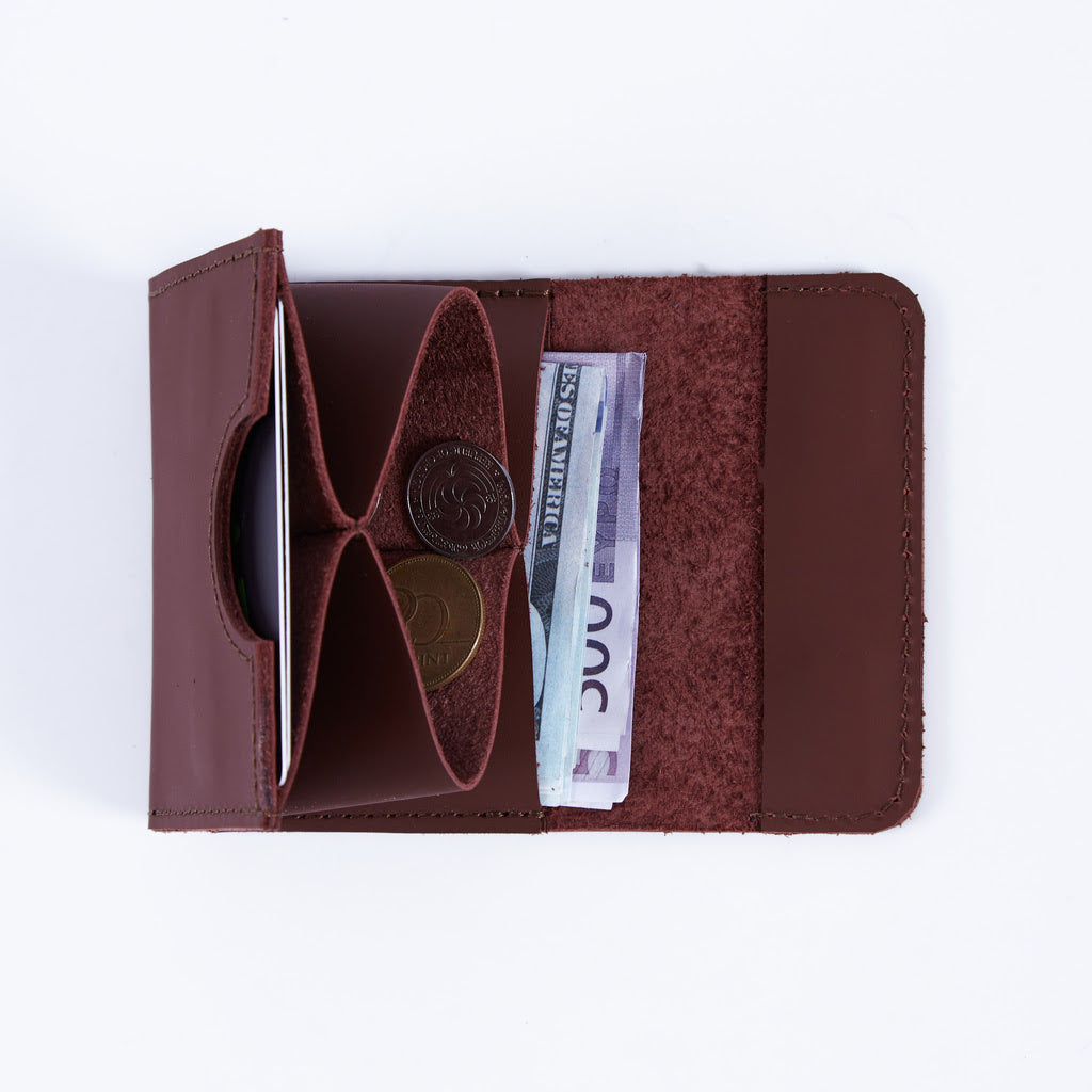 Lean Compact RFID-blocking wallet made of classic leather