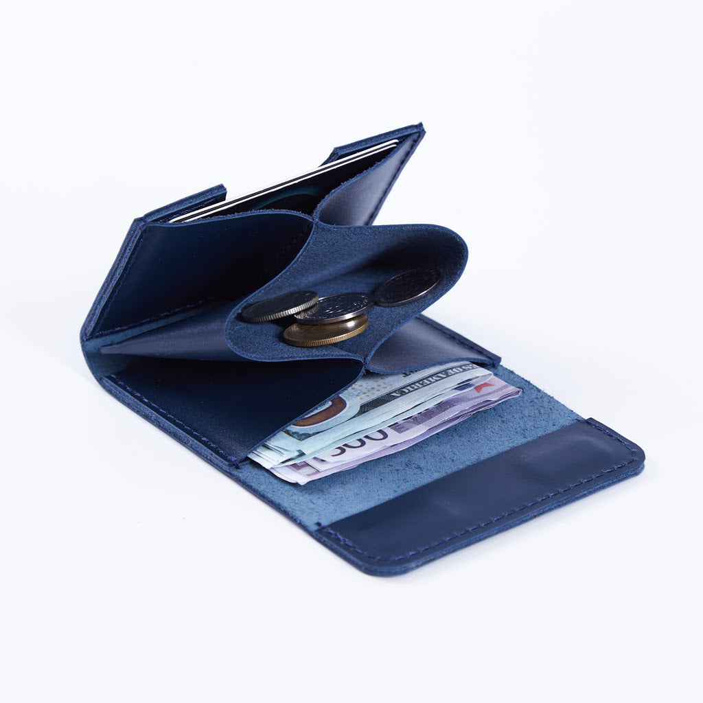 Lean Compact RFID-blocking wallet made of classic leather