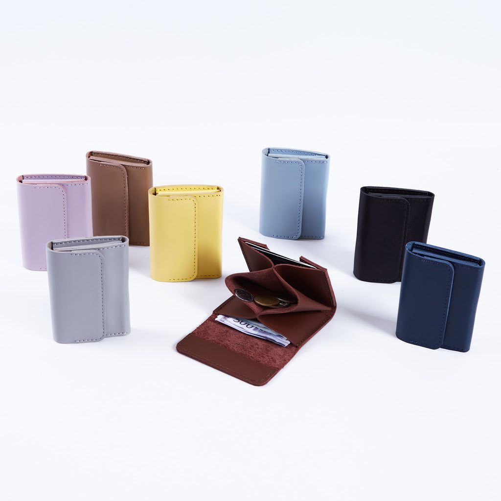 Lean Compact RFID-blocking wallet made of classic leather