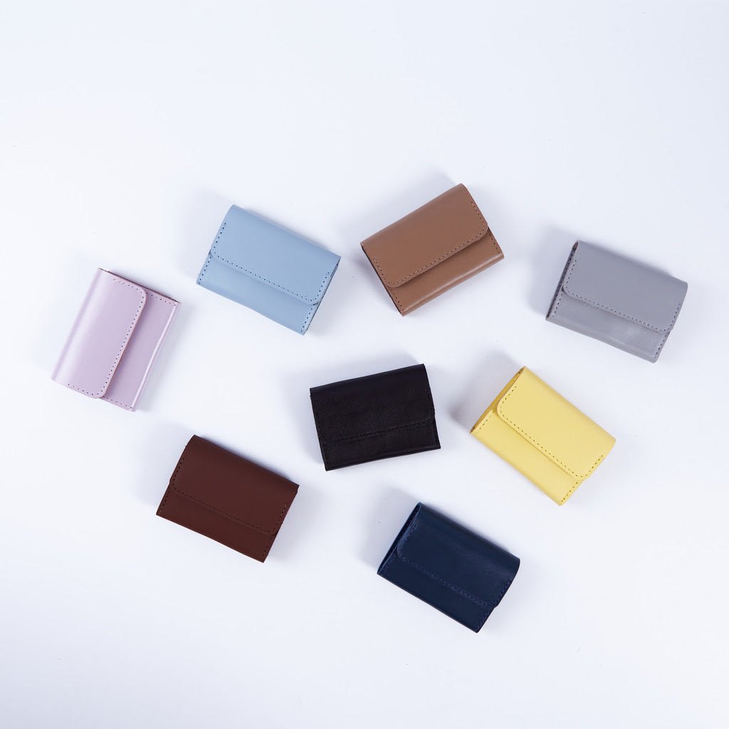Lean Compact RFID-blocking wallet made of classic leather