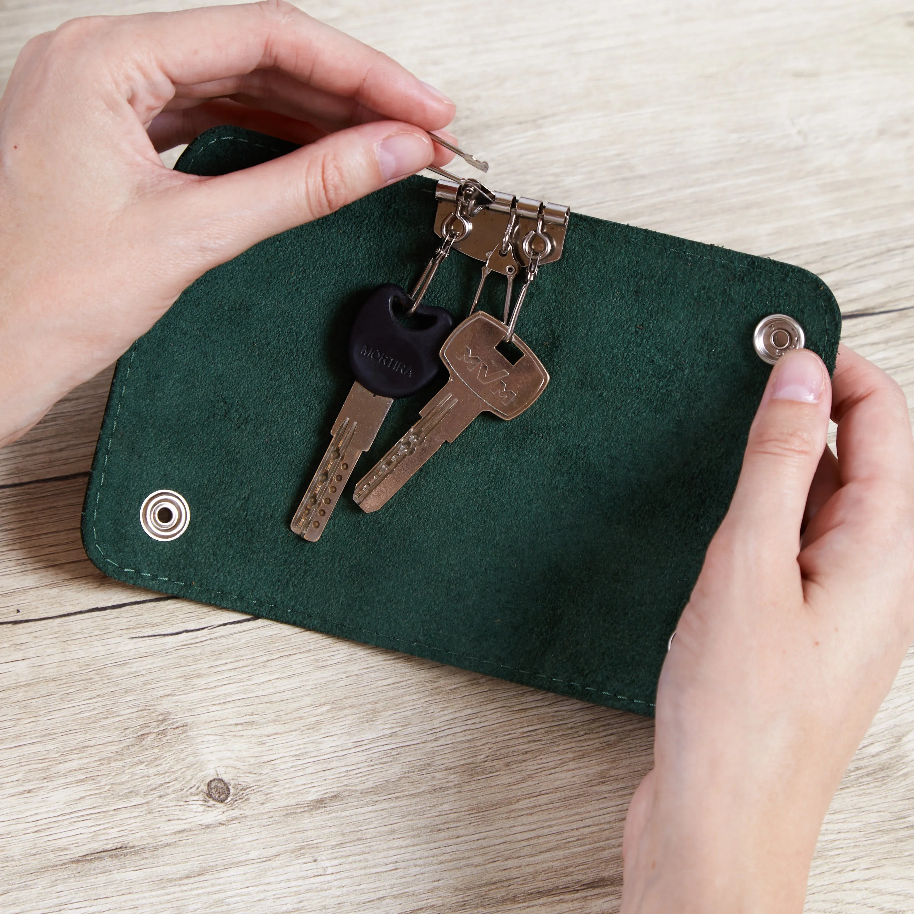 Woody key holder - INCARNE® Ukraine