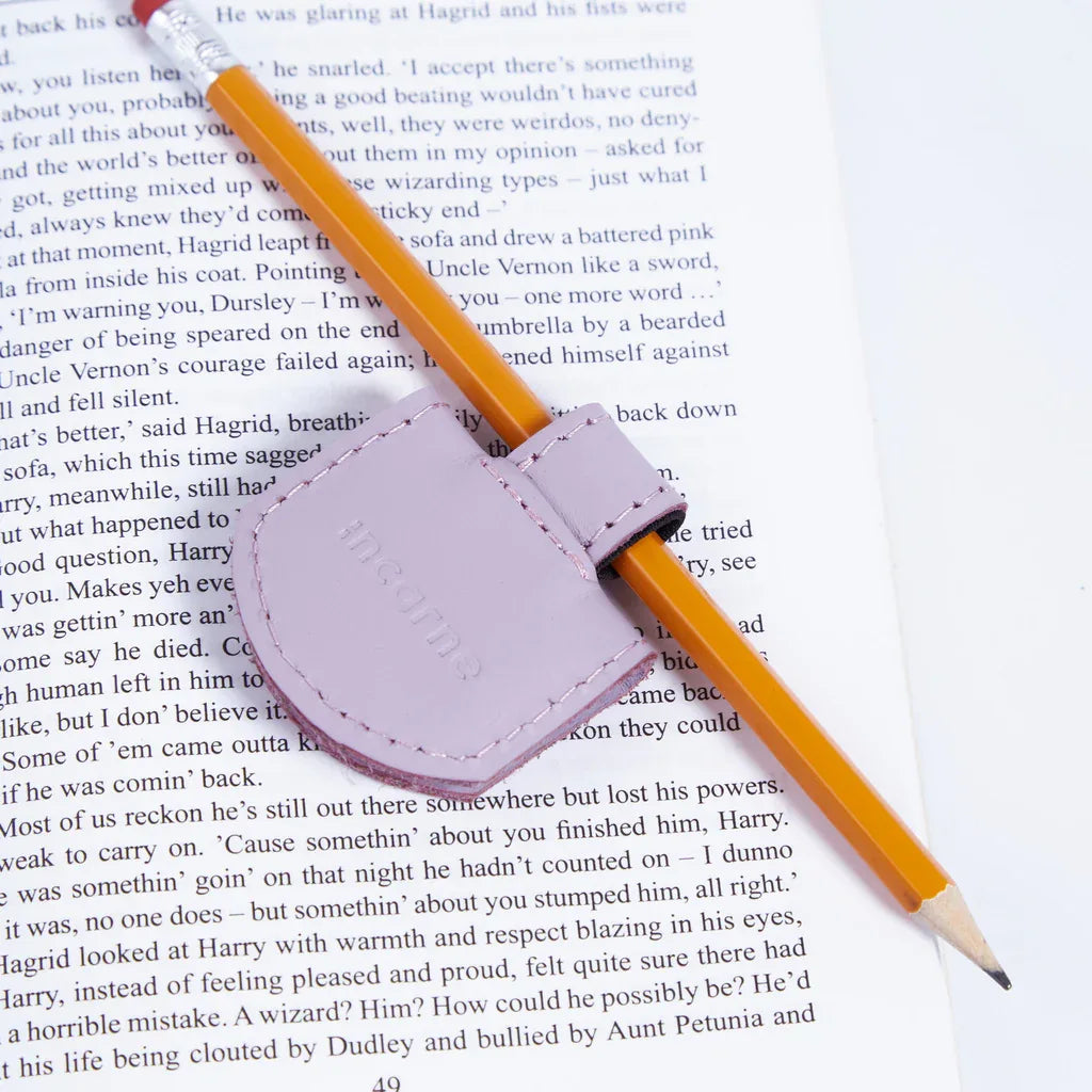 Magnetic bookmark made from classic leather - INCARNE® Global
