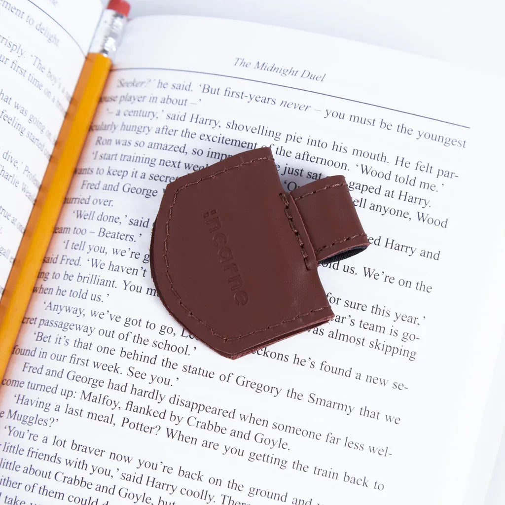 Magnetic bookmark made from classic leather - INCARNE® Global