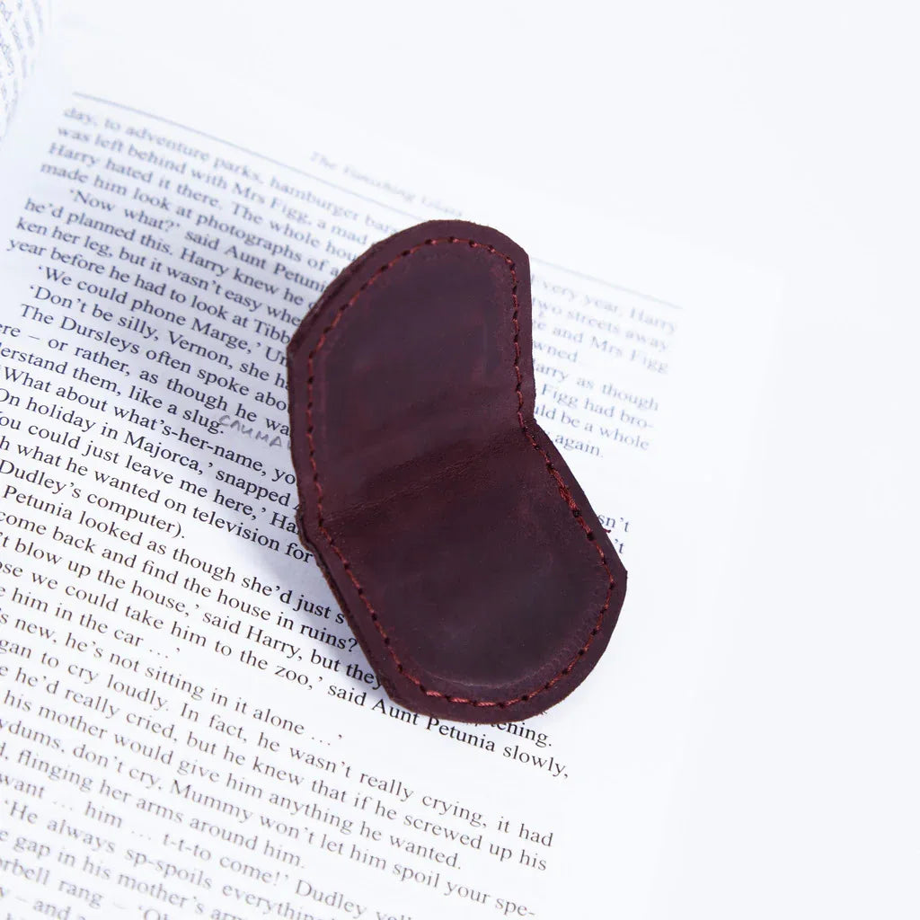 Magnetic bookmark made from vintage leather - INCARNE® Global