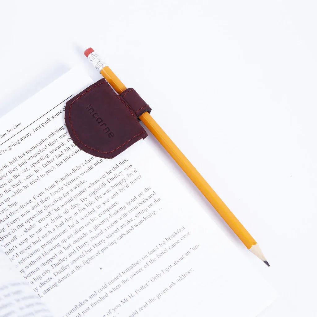 Magnetic bookmark made from vintage leather - INCARNE® Global