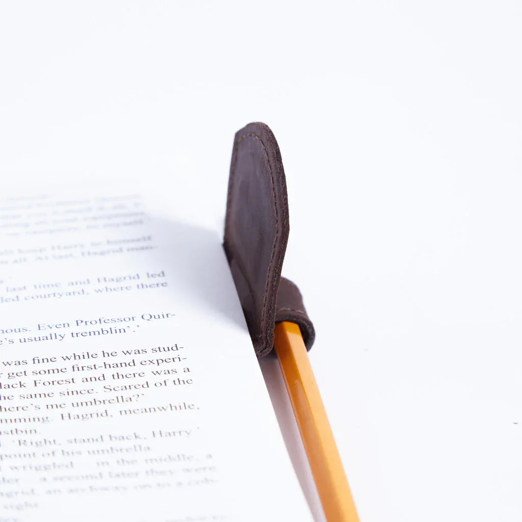 Magnetic bookmark made from vintage leather - INCARNE® Global
