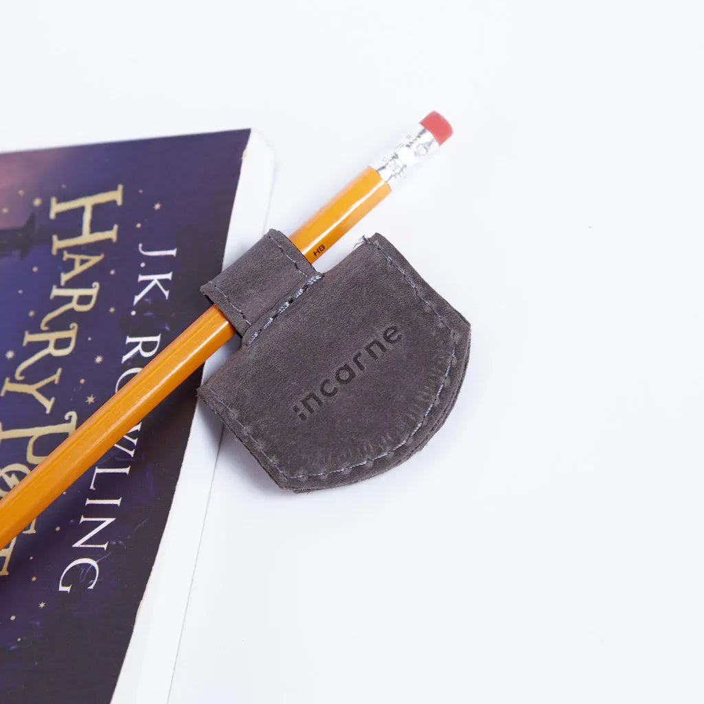 Magnetic bookmark made from vintage leather - INCARNE® Global