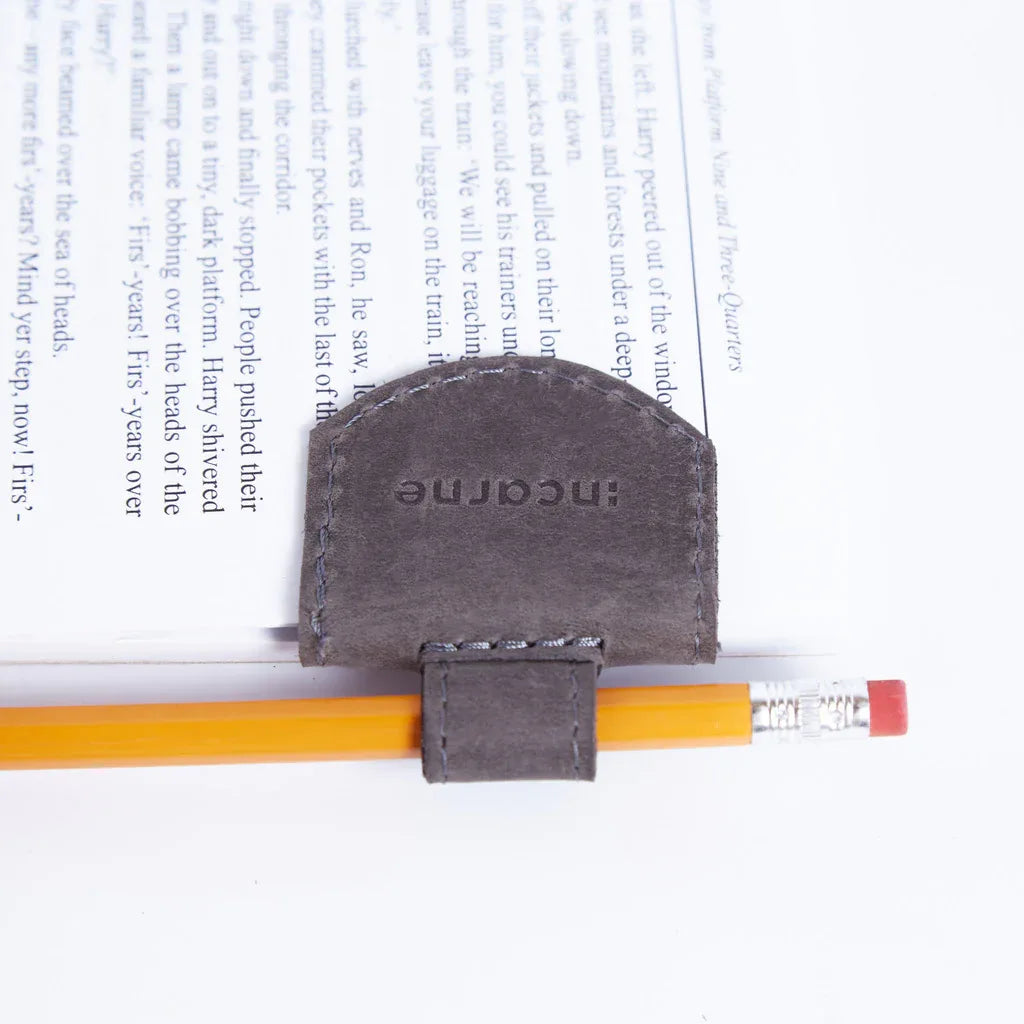 Magnetic bookmark made from vintage leather - INCARNE® Global