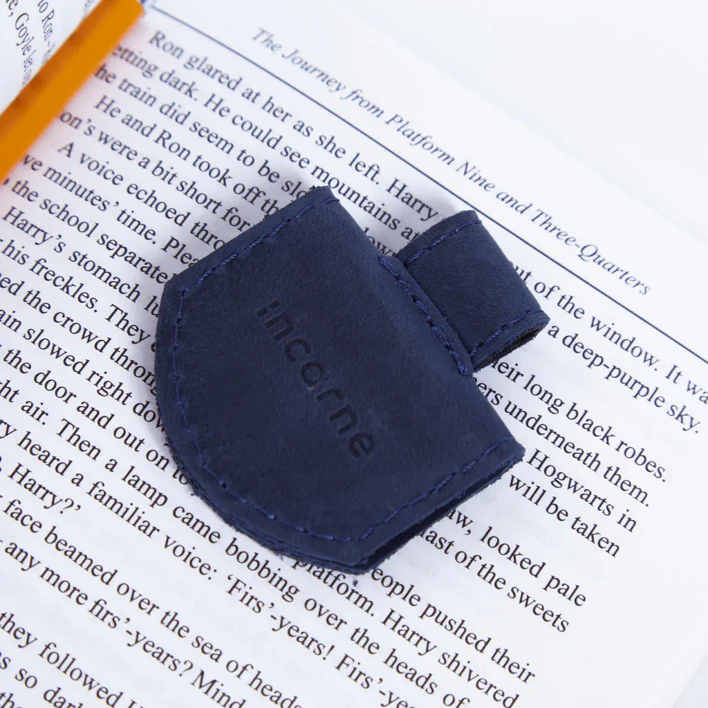 Magnetic bookmark made from vintage leather - INCARNE® Global