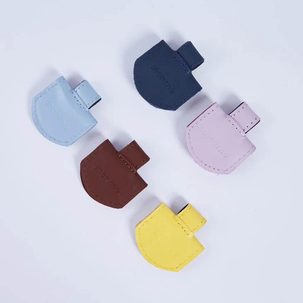 Magnetic bookmark made from classic leather - INCARNE® Global