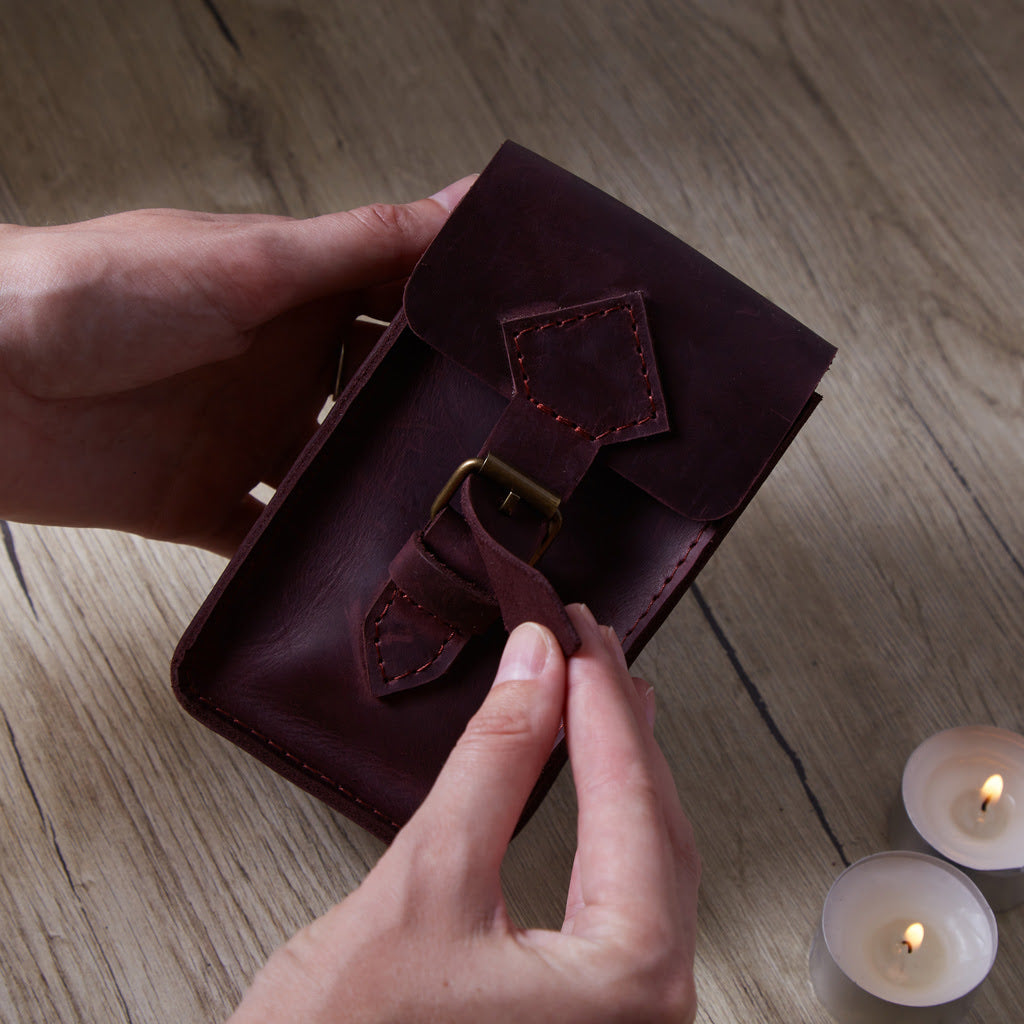 Suport din piele pentru tarot