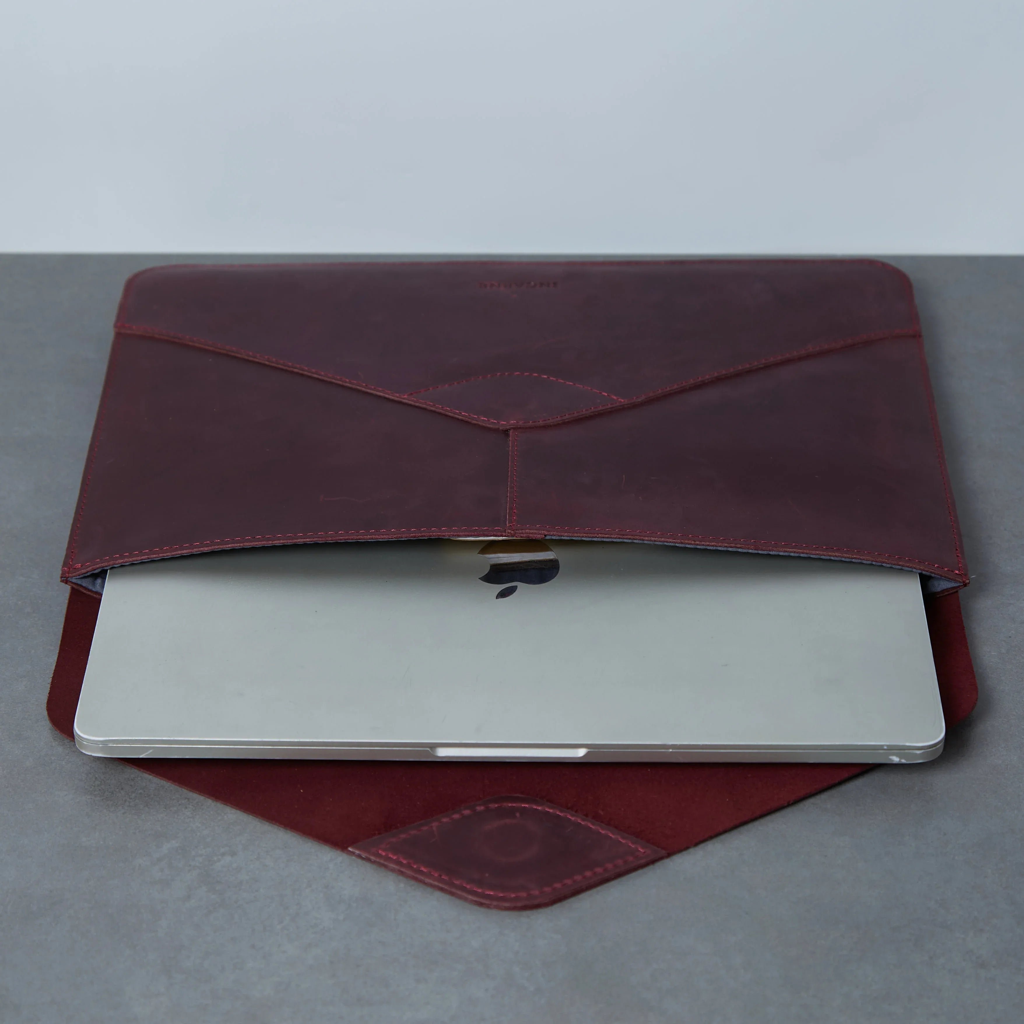 Message Laptop Sleeve, Burgundy (vintage) - INCARNE® Global