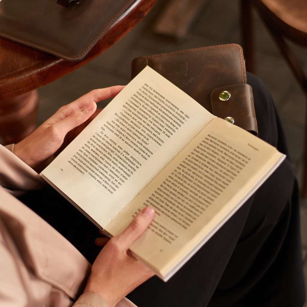Leather portfolio-organizer for a notebook