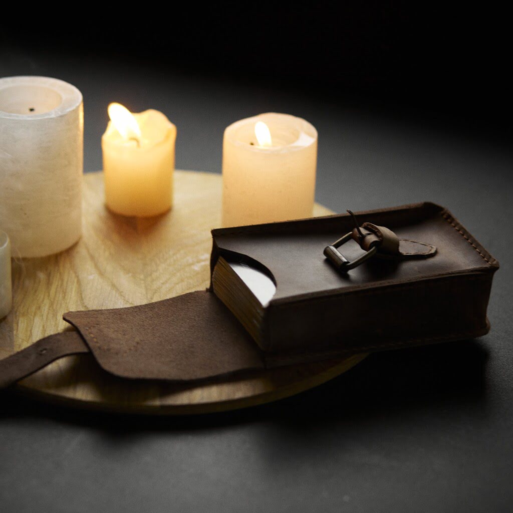Suport din piele pentru tarot