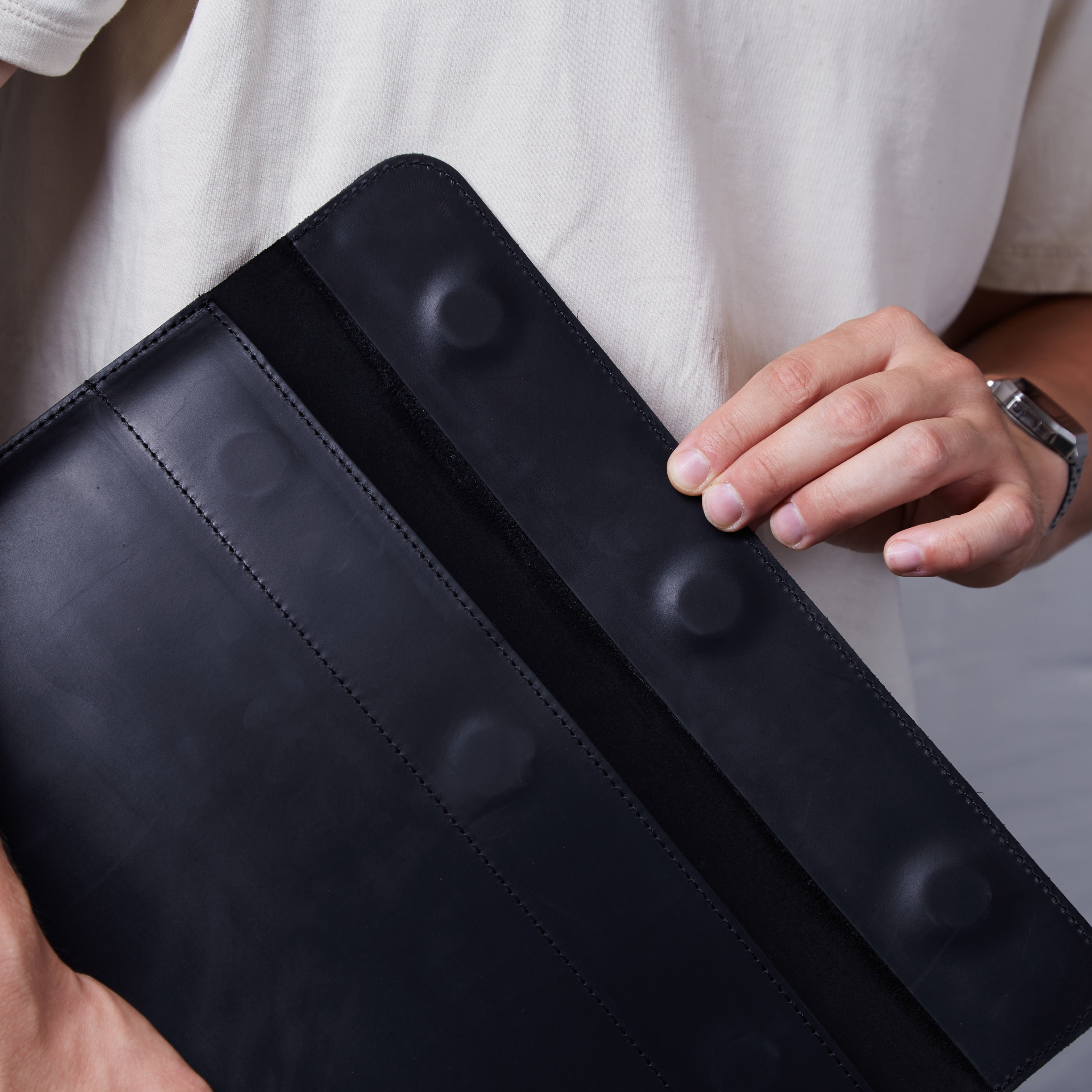 Husă pentru laptop Klouz, neagră (vintage)