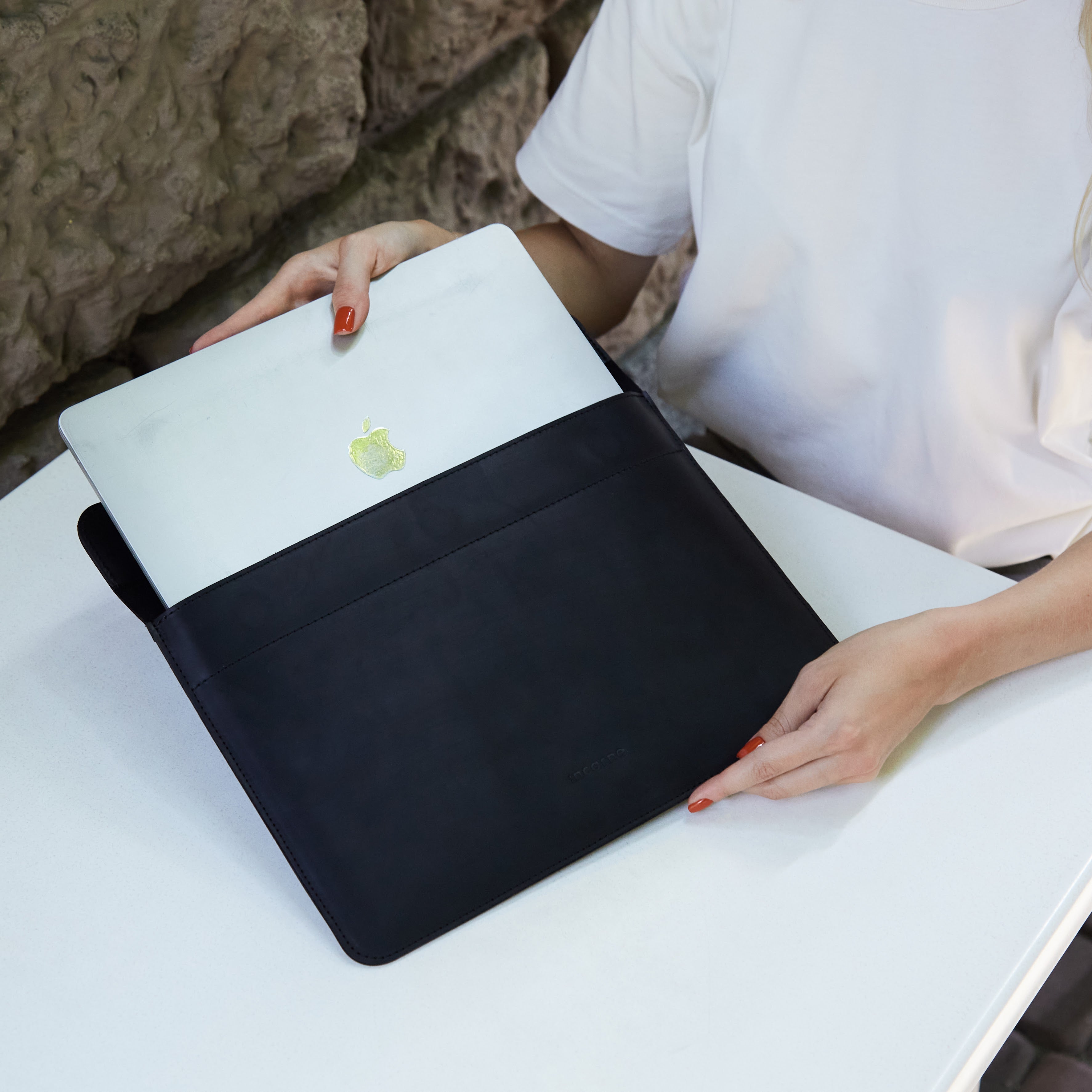 Husă pentru laptop Klouz, neagră (vintage)