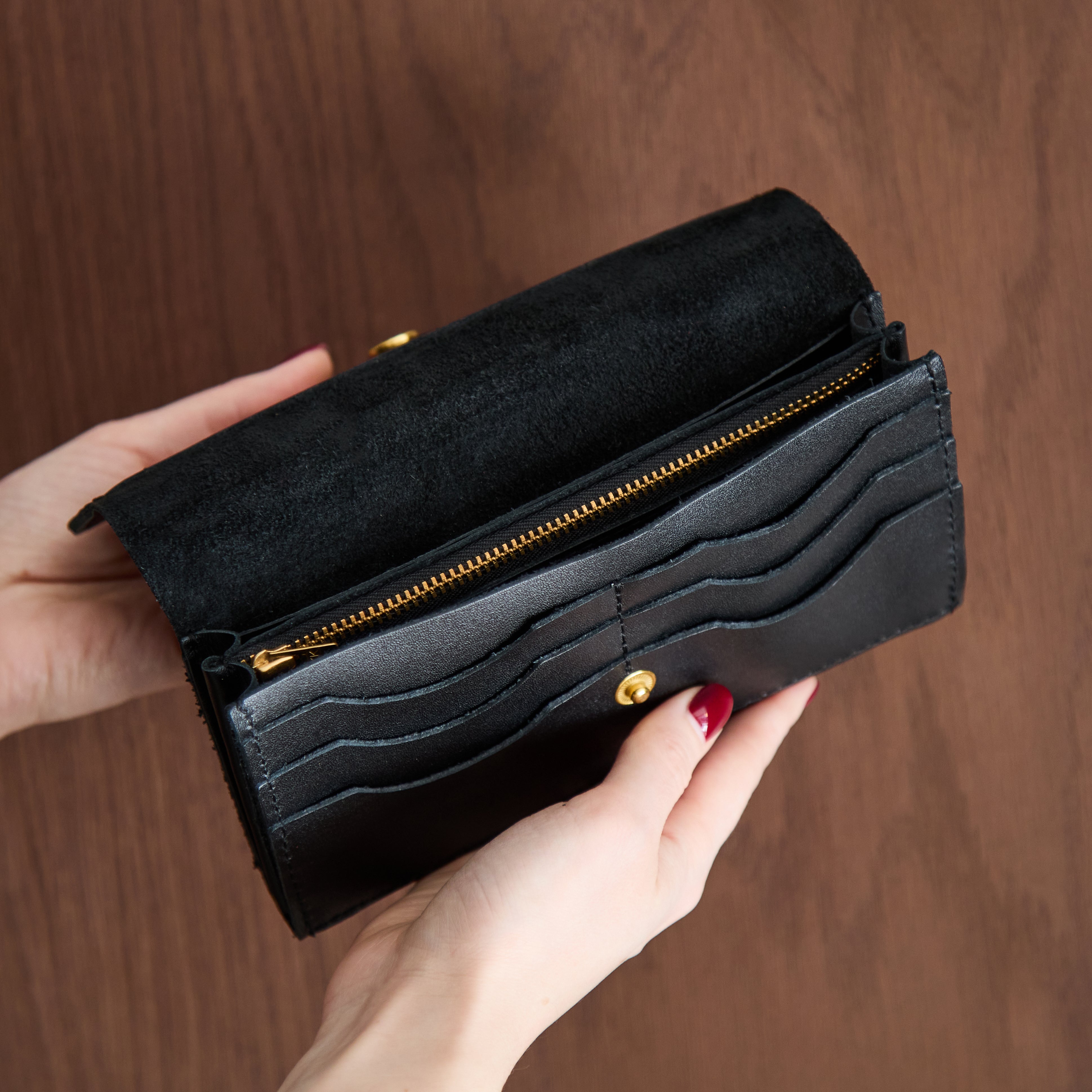 Simple wallet-clutch